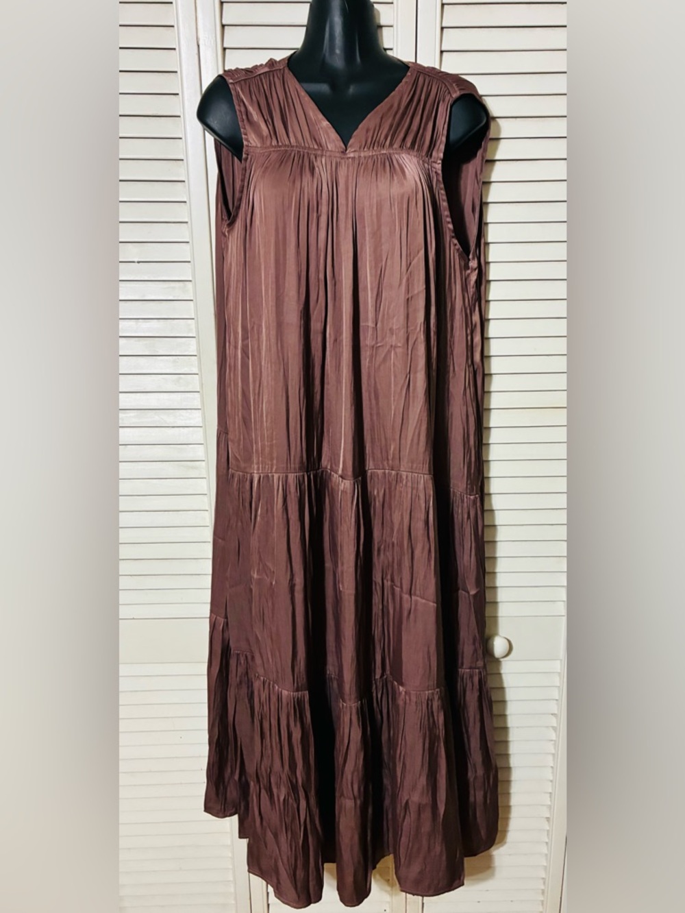 Grade and Gather Med Women's Tiered Maxi dress in mauve/brown. NWT
